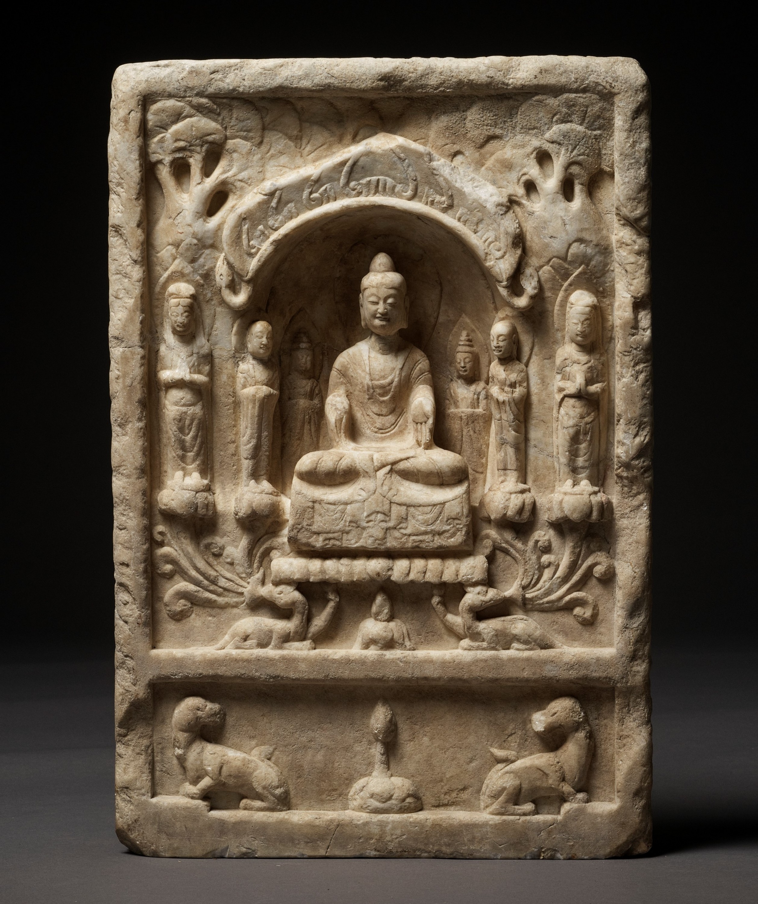Lot 491 - AN IMPORTANT WHITE MARBLE STELE OF BUDDHA,