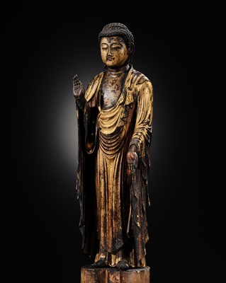 A FINE GILT-LACQUERED WOOD FIGURE OF AMIDA NYORAI, 18TH CENTURY