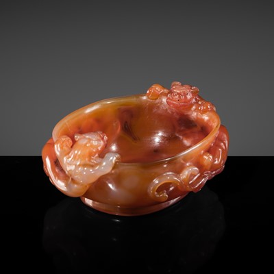 Lot 193 - AN AGATE ‘TWIN CHILONG’ BRUSH WASHER, QING DYNASTY