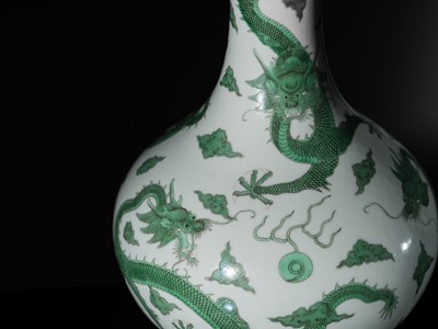 Lot 178 - AN EXCEPTIONALLY RARE IMPERIAL ‘FIVE DRAGONS' BOTTLE VASE, DAOGUANG MARK AND PERIOD