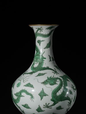 Lot 178 - AN EXCEPTIONALLY RARE IMPERIAL ‘FIVE DRAGONS' BOTTLE VASE, DAOGUANG MARK AND PERIOD