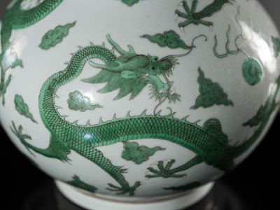 Lot 178 - AN EXCEPTIONALLY RARE IMPERIAL ‘FIVE DRAGONS' BOTTLE VASE, DAOGUANG MARK AND PERIOD