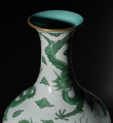 Lot 178 - AN EXCEPTIONALLY RARE IMPERIAL ‘FIVE DRAGONS' BOTTLE VASE, DAOGUANG MARK AND PERIOD