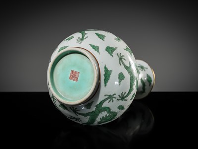 Lot 178 - AN EXCEPTIONALLY RARE IMPERIAL ‘FIVE DRAGONS' BOTTLE VASE, DAOGUANG MARK AND PERIOD