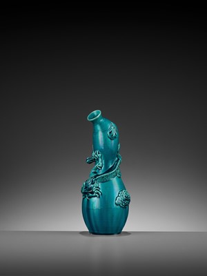 Lot 304 - A TURQUOISE-GLAZED DOUBLE-GOURD ‘DRAGON’ SPRINKLER, QING