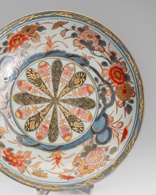 Lot 1575 - A ‘FLORAL’ IMARI PORCELAIN DISH