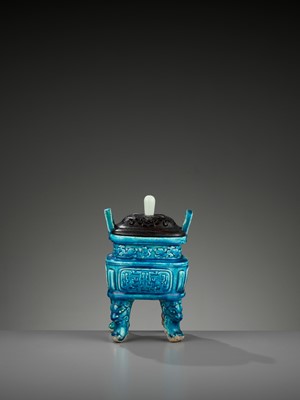 Lot 299 - A TURQUOISE GLAZED POTTERY CENSER, FANGDING, 17TH – 18TH CENTURY