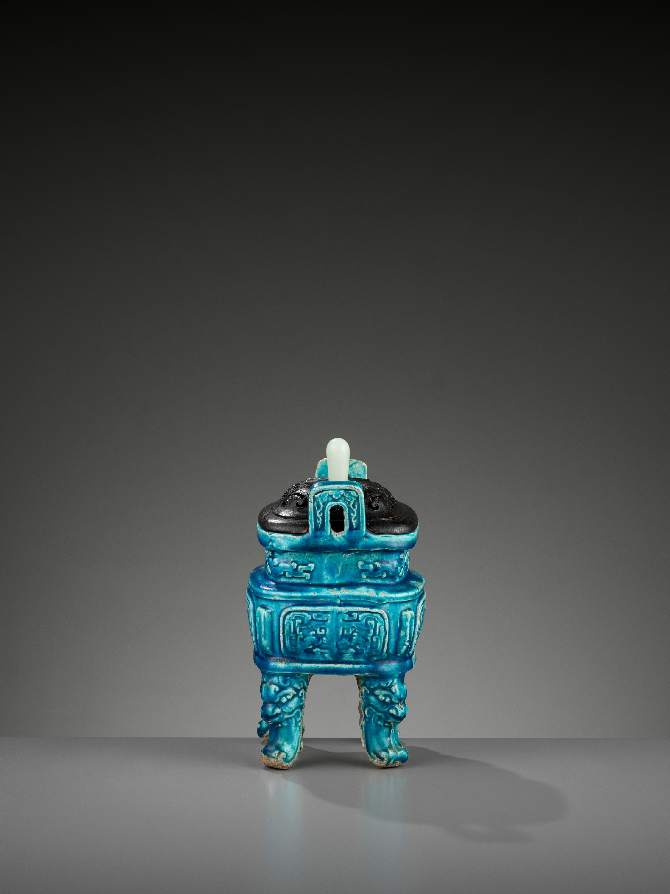 Lot 299 - A TURQUOISE GLAZED POTTERY CENSER, FANGDING,