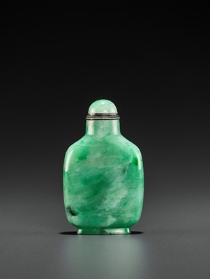 Lot 352 - AN APPLE- AND EMERALD-GREEN JADEITE SNUFF BOTTLE WITH MATCHING STOPPER, QING