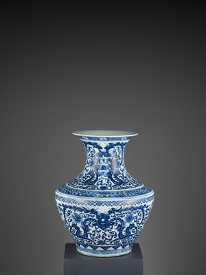 Lot 296 - A LARGE ARCHAISTIC BLUE AND WHITE PORCELAIN VASE, HU, LATE QING TO REPUBLIC