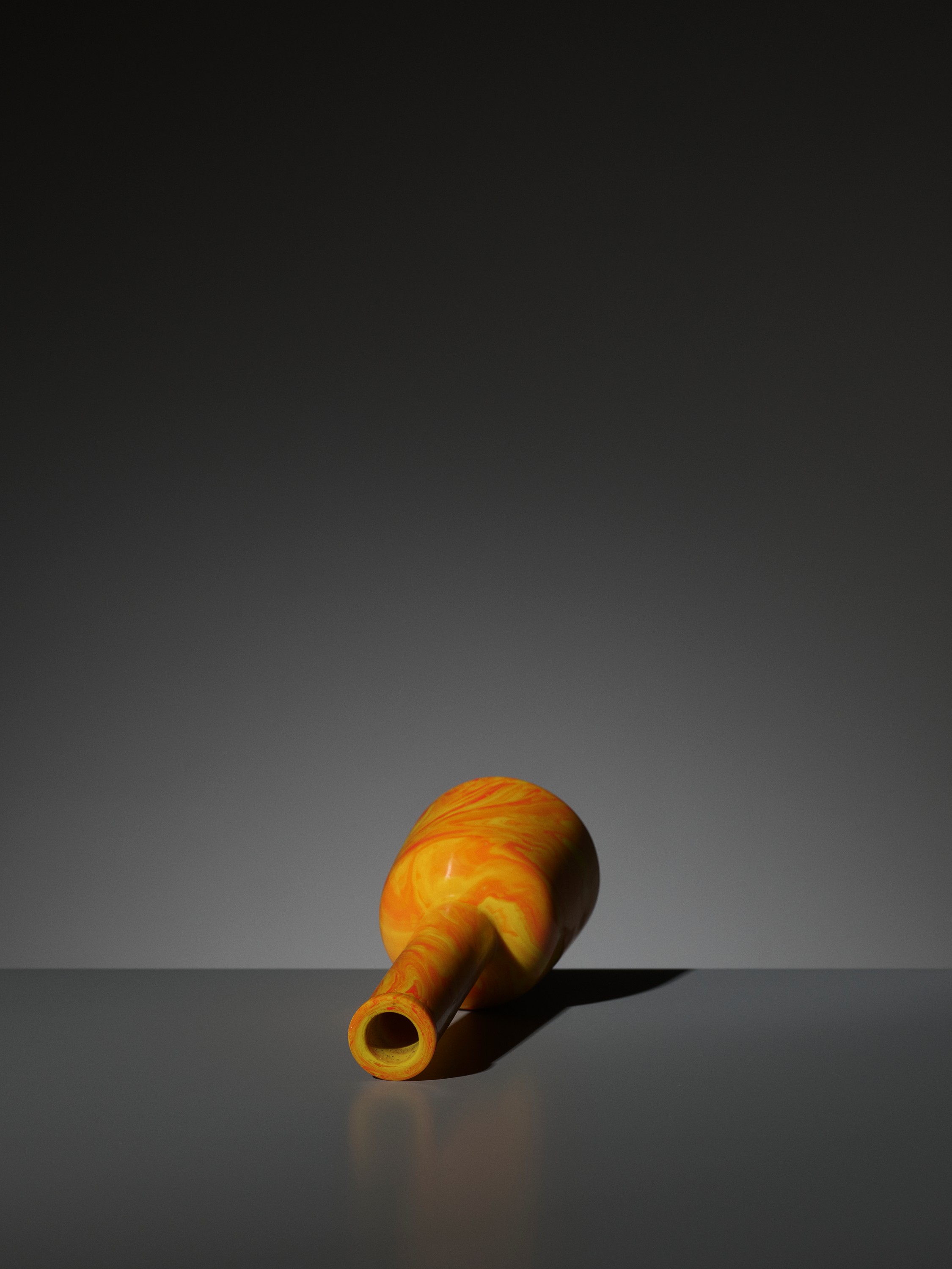Lot 15 - AN IMPERIAL 'REALGAR' GLASS MALLET VASE,