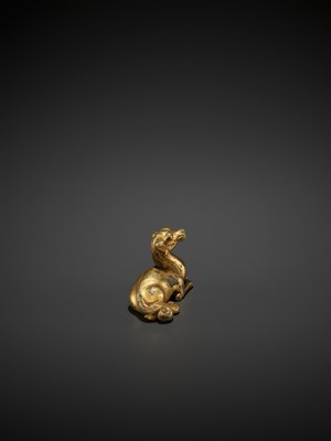 Lot 431 - A RARE GILT BRONZE ‘RECUMBENT HOUND’ WEIGHT, MING OR EARLY QING