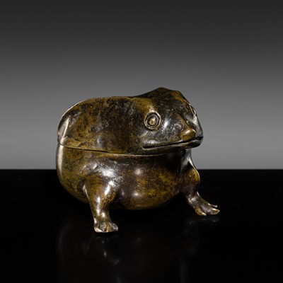 Lot 148 - A BRONZE ‘THREE-LEGGED TOAD’ CENSER AND COVER, 17TH-18TH CENTURY