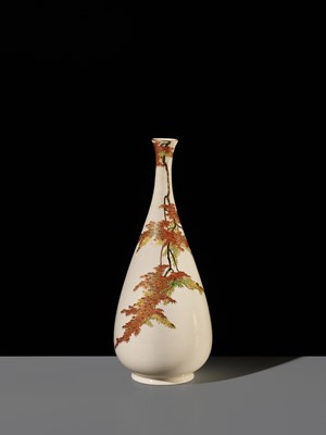Lot 150 - YABU MEIZAN: A FINE AND LARGE SATSUMA CERAMIC ‘AUTUMN MAPLE LEAVES’ BOTTLE VASE