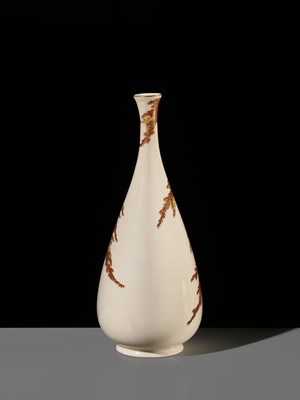 Lot 150 - YABU MEIZAN: A FINE AND LARGE SATSUMA CERAMIC ‘AUTUMN MAPLE LEAVES’ BOTTLE VASE