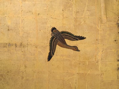Lot 267 - A HIGHLY IMPORTANT SIX-PANEL ‘SNOW-DUSTED WILLOW AND DUCKS’ BYOBU (FOLDING SCREEN), ATTRIBUTED TO KANO EITOKU, FORMERLY KEPT AS A TREASURED ITEM IN THE JURAKUDAI PALACE IN KYOTO