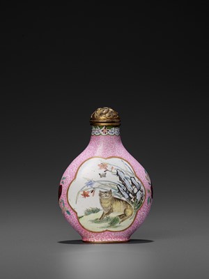 Lot 393 - A PINK ENAMEL ‘SANYANG AND CAT’ SNUFF BOTTLE, QING DYNASTY