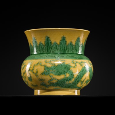 Lot 282 - A RARE INCISED YELLOW-GROUND GREEN-ENAMELED ZHADOU, JIAQING MARK AND PERIOD