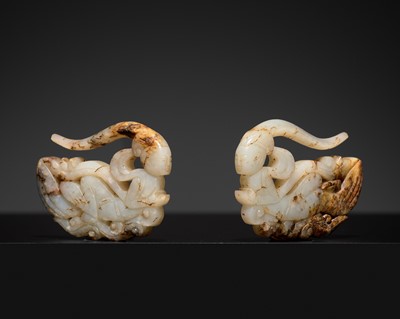 Lot 213 - A PAIR OF WHITE AND BROWN JADE ‘APSARA’ EARRINGS, TANG DYNASTY