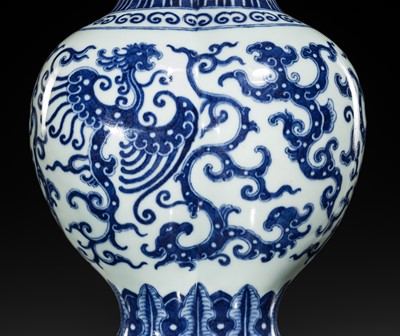 Lot 175 - AN IMPERIAL BLUE AND WHITE 'PHOENIX AND DRAGON' DOUBLE VASE AND COVER, QIANLONG MARK AND OF THE PERIOD