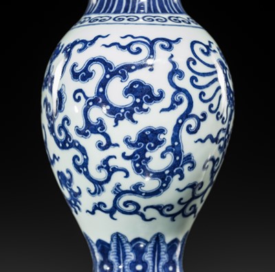 Lot 175 - AN IMPERIAL BLUE AND WHITE 'PHOENIX AND DRAGON' DOUBLE VASE AND COVER, QIANLONG MARK AND OF THE PERIOD