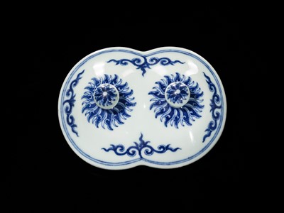 Lot 175 - AN IMPERIAL BLUE AND WHITE 'PHOENIX AND DRAGON' DOUBLE VASE AND COVER, QIANLONG MARK AND OF THE PERIOD