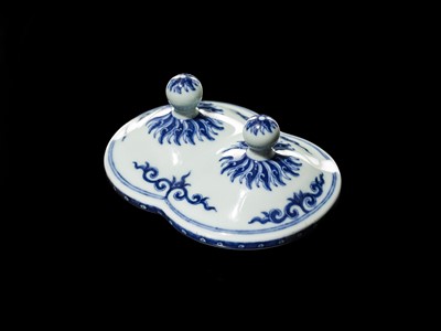 Lot 175 - AN IMPERIAL BLUE AND WHITE 'PHOENIX AND DRAGON' DOUBLE VASE AND COVER, QIANLONG MARK AND OF THE PERIOD