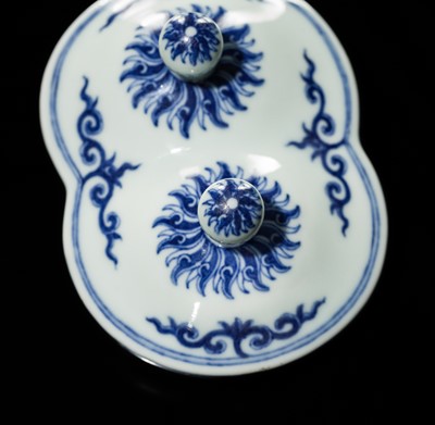 Lot 175 - AN IMPERIAL BLUE AND WHITE 'PHOENIX AND DRAGON' DOUBLE VASE AND COVER, QIANLONG MARK AND OF THE PERIOD