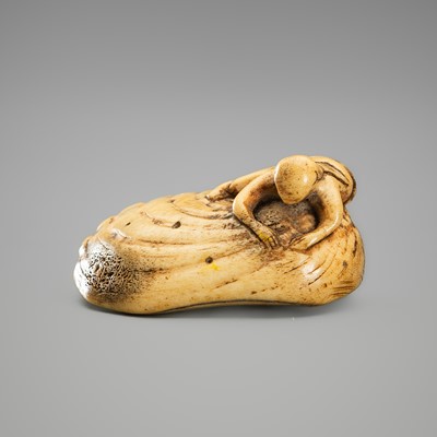 Lot 331 - AN ANTLER NETSUKE OF A FISHERGIRL (AMA) ON A LARGE CLAM