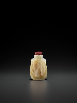 Lot 347 - A WHITE AND RUSSET JADE SNUFF BOTTLE, QING DYNASTY