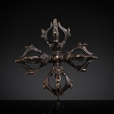 Lot 283 - AN UNUSUAL BRONZE FIVE-PRONGED DOUBLE VAJRA