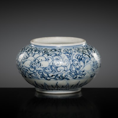 Lot 196 - A SMALL BLUE AND WHITE PORCELAIN ‘LOTUS’ WATER POT, EARLY QING DYNASTY