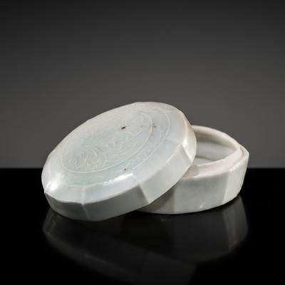 Lot 16 - A QINGBAI WARE LOBED ‘LOTUS’ BOX AND COVER, SOUTHERN SONG TO YUAN DYNASTY