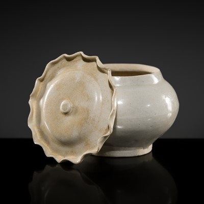 Lot 3 - A RARE LONGQUAN PALE CELADON JAR AND COVER, SOUTHERN SONG DYNASTY