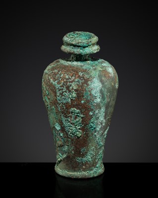 Lot 320 - A SMALL BRONZE ARYBALLOS, ROMAN PERIOD, 1ST-2ND CENTURY AD