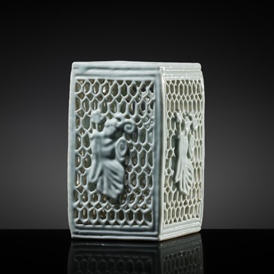 Lot 195 - A RARE BLANC-DE-CHINE PORCELAIN RETICULATED ‘HE XIANGU’ LANTERN, QING DYNASTY, KANGXI TO QIANLONG PERIOD