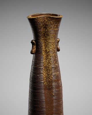 Lot 313 - A LARGE BIZEN WARE BROWN-GLAZED FLOWER VASE (HANAIRE), MEIJI PERIOD