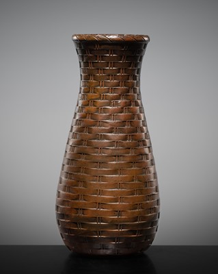 Lot 312 - A BROWN-GLAZED STONEWARE ‘WOVEN BAMBOO’ VASE (HANAIRE), MEIJI TO TAISHO PERIOD