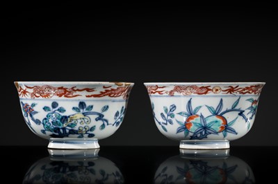 Lot 27 - AN EXTREMELY RARE PAIR OF DOUCAI 'SANDUO' BOWLS, 16TH TO 17TH CENTURY