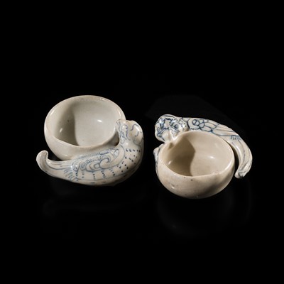 Lot 41 - A PAIR OF RARE BLUE AND WHITE STONEWARE BRUSH WASHERS, LÊ DYNASTY, 15TH CENTURY, FROM THE HOI AN HOARD