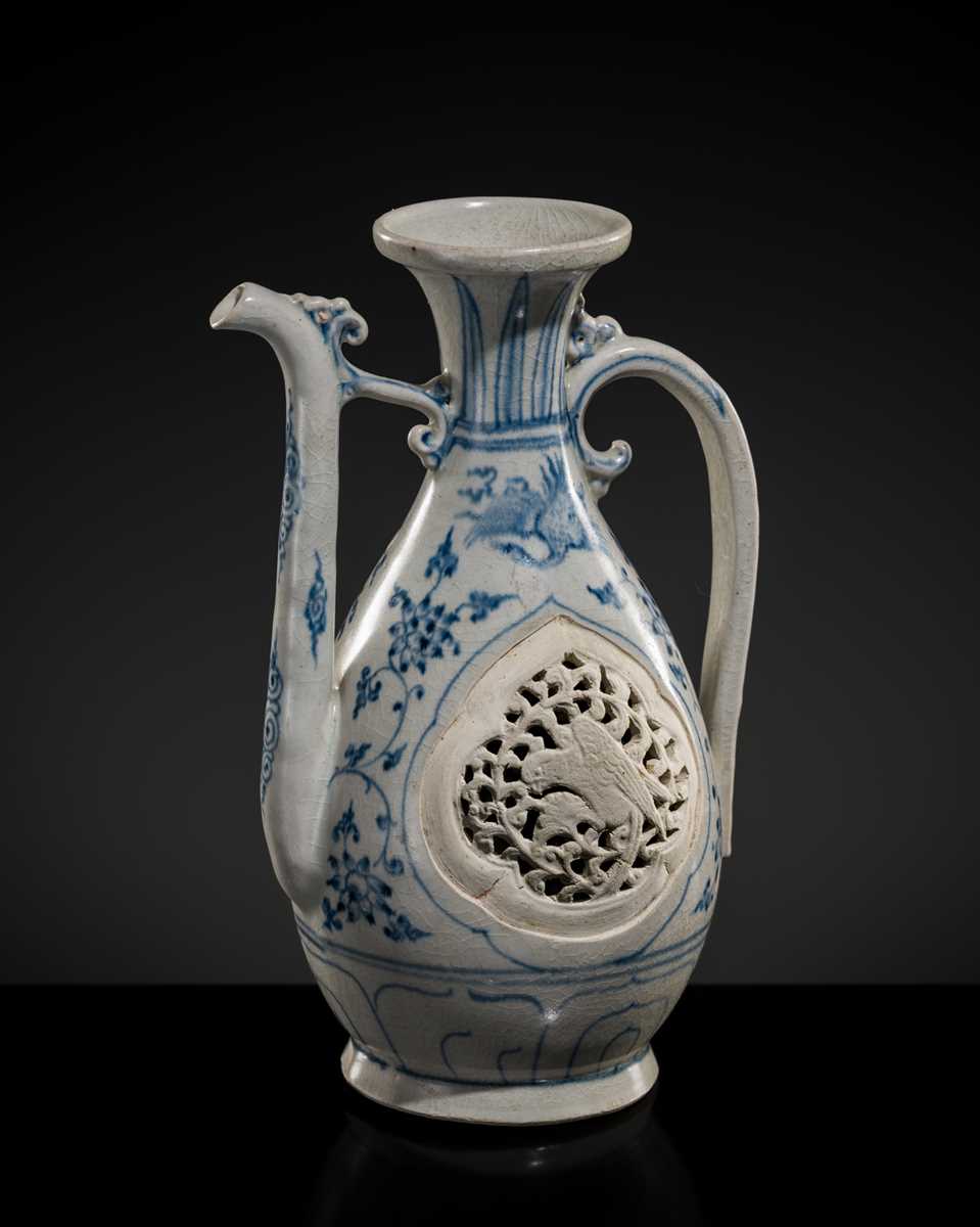 Lot 40 - A RETICULATED BLUE AND WHITE STONEWARE EWER, LÊ DYNASTY, LATE 15TH CENTURY, FROM THE HOI AN HOARD