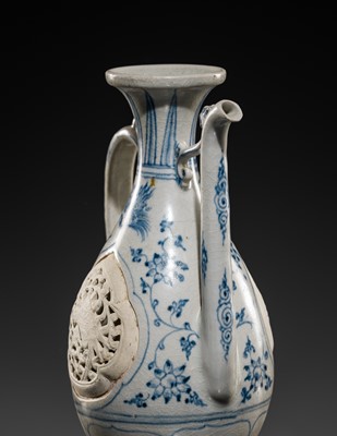 Lot 40 - A RETICULATED BLUE AND WHITE STONEWARE EWER, LÊ DYNASTY, LATE 15TH CENTURY, FROM THE HOI AN HOARD