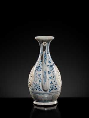 Lot 40 - A RETICULATED BLUE AND WHITE STONEWARE EWER, LÊ DYNASTY, LATE 15TH CENTURY, FROM THE HOI AN HOARD