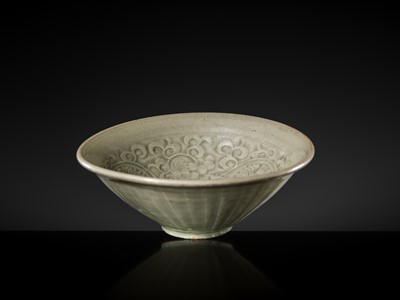 Lot 9 - A LARGE YAOZHOU CELADON-GLAZED ’CHRYSANTHEMUM’ BOWL, NORTHERN SONG-JIN DYNASTY