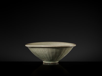 Lot 9 - A LARGE YAOZHOU CELADON-GLAZED ’CHRYSANTHEMUM’ BOWL, NORTHERN SONG-JIN DYNASTY