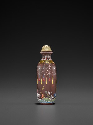 Lot 394 - AN ENAMELED AGATE SNUFF BOTLE, LATE QING TO REPUBLIC