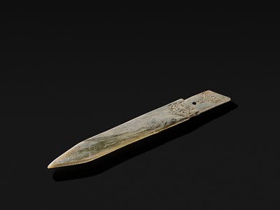 Lot 76 - A LARGE AND INSCRIBED JADE ‘TAOTIE’ CEREMONIAL DAGGER-AXE (GE), LATE SHANG DYNASTY, ANYANG PHASE