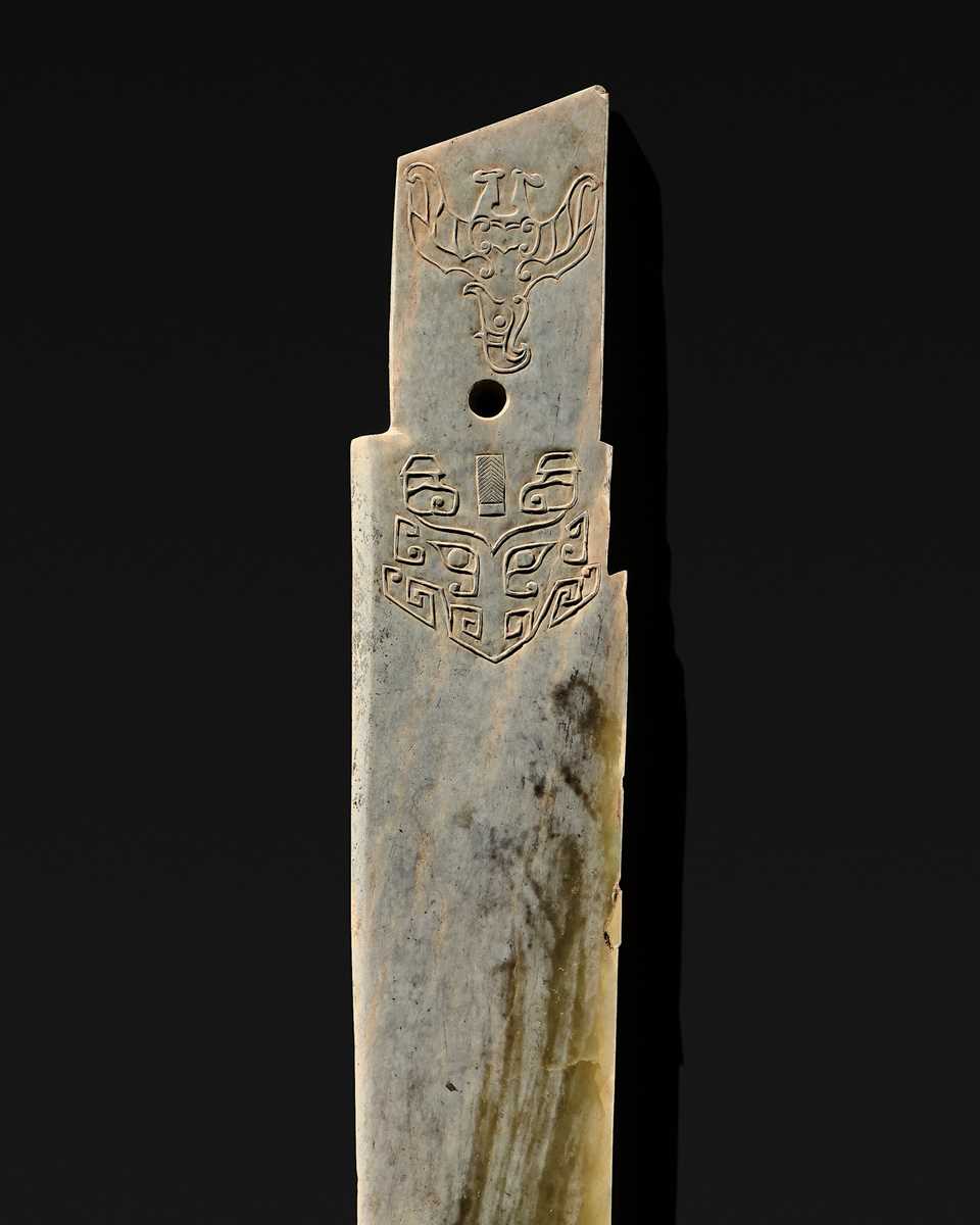 Lot 76 - A LARGE AND INSCRIBED JADE ‘TAOTIE’ CEREMONIAL DAGGER-AXE (GE), LATE SHANG DYNASTY, ANYANG PHASE