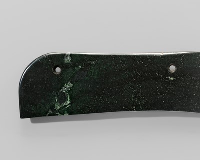 Lot 70 - A DARK GREEN CEREMONIAL REAPING KNIFE, LATE NEOLITHIC PERIOD, LONGSHAN CULTURE