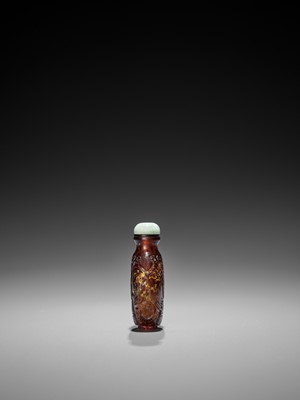 Lot 373 - A GOLD-SPLASHED AMBER GLASS ‘DOUBLE ELEPHANT’ SNUFF BOTTLE, POSSIBLY IMPERIAL, QING DYNASTY